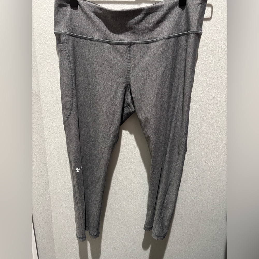 NWOT Under Armour Black Capri Compression Leggings